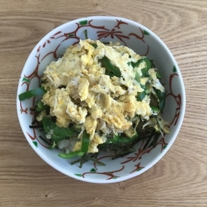 お急ぎご飯！じゃこピーマンと卵炒めの乗っけご飯